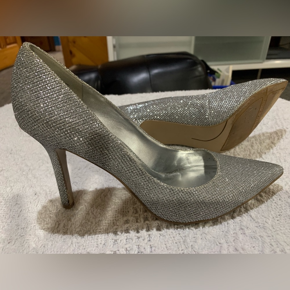 Nine West sparkly silver heels size 7.5
